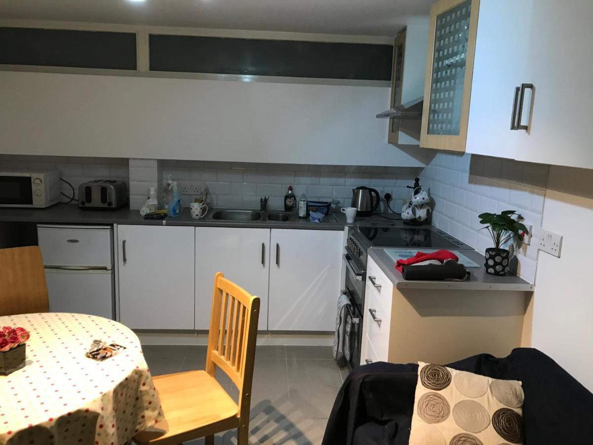 West Kensington 3 Bedroom Apartment Лондон Экстерьер фото